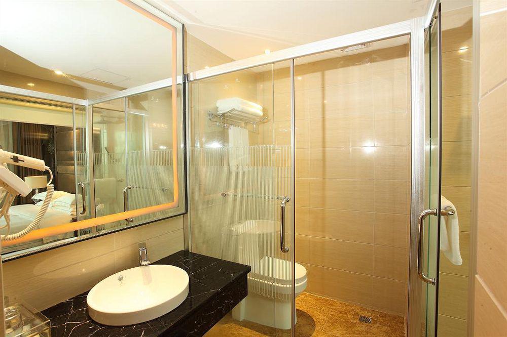 Vienna Classic Zhongshan Ave Tangxia Branch Hotel