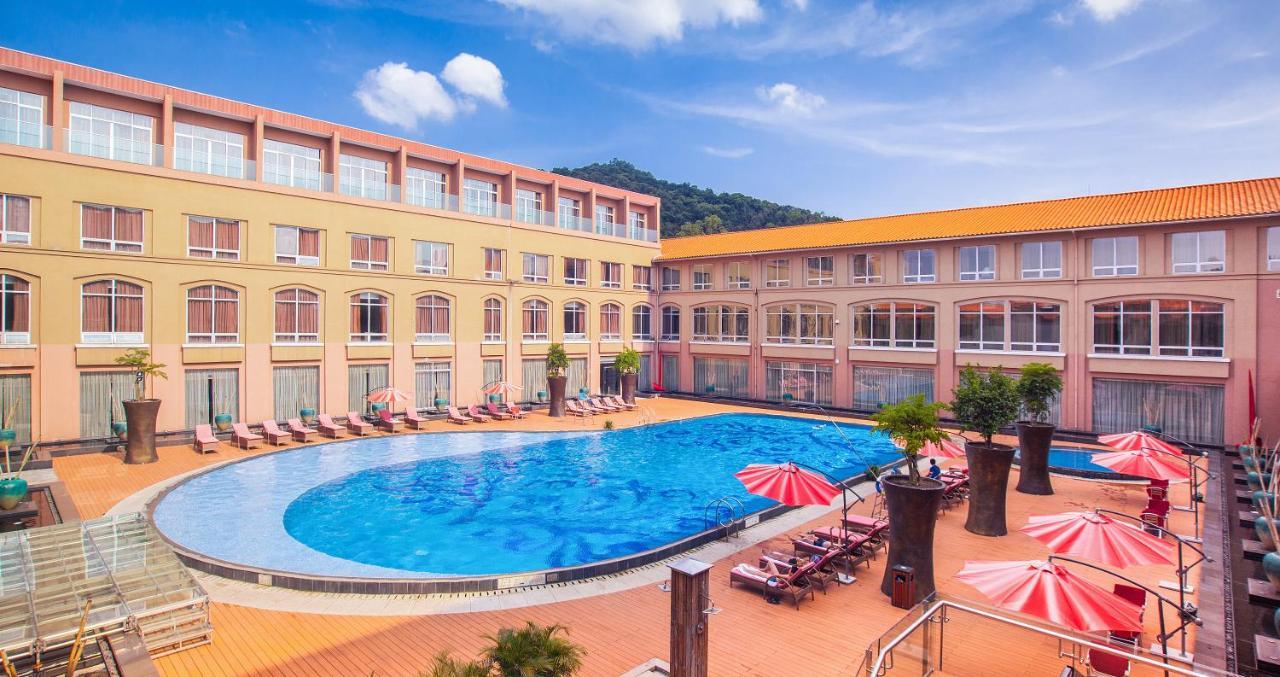 Easeland Hotel 4*