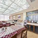 Kaiserdom Hotel Huayue