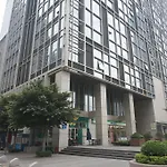 Yoyo Wales Apartment