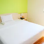 7Days Inn Guangzhou South Railway Station Huijiang Subway Station