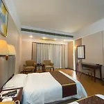 Yinfeng Hotel Guangzhou North Station Branch, Huacheng Road Subway Station Branch