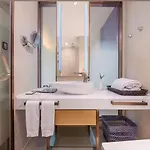 Lavender Hotel - Guangzhou North Railway Station Huacheng Road Metro Station