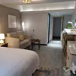 Linghu Building Yuelai Hotel