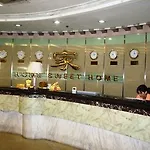 V8 Hotel - Train Station
