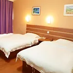 Bao Li Feng Hotel