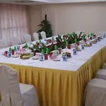 King Court Hotel