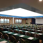 Rich Hotel