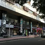 Nomo Service Apartment The Legend