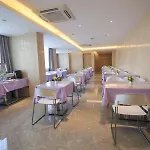 Lavande Hotels-Foshan Bijiang Light Rail Country Garden Headquarters