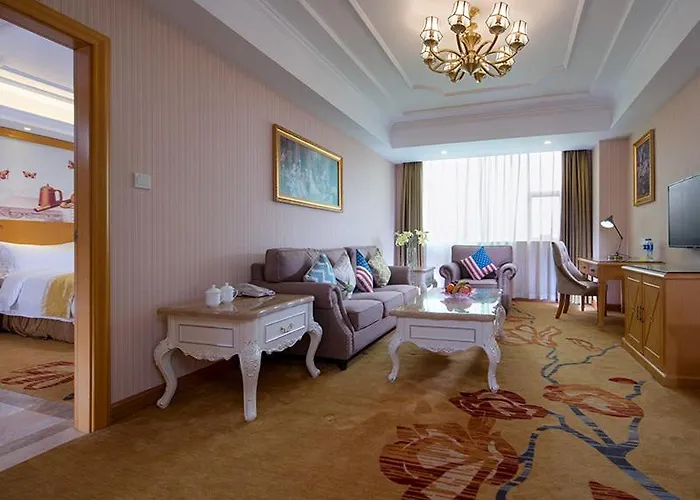 Vienna International Hotel Guangzhou Panyu City Bridge Center International