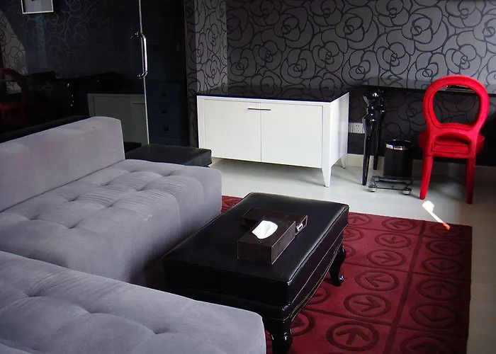 Q-City Hotel