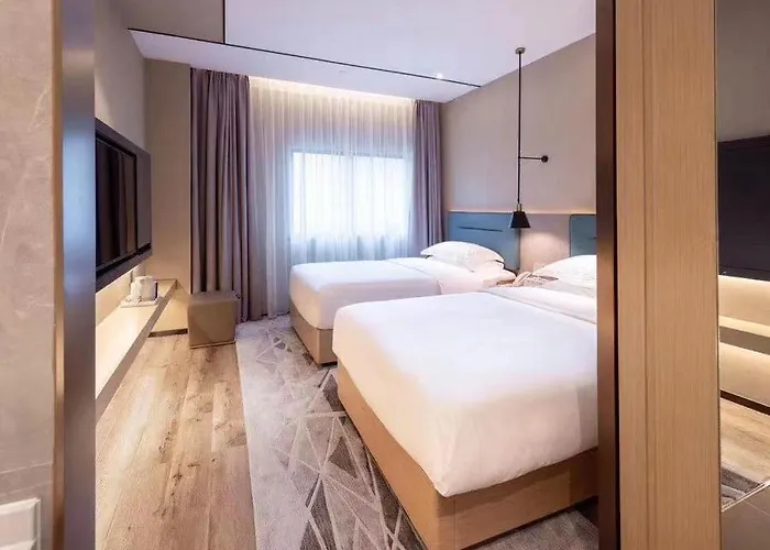 Chaoman Hotel -Guangzhou Shijing City Plaza Xiaoping Subway Station