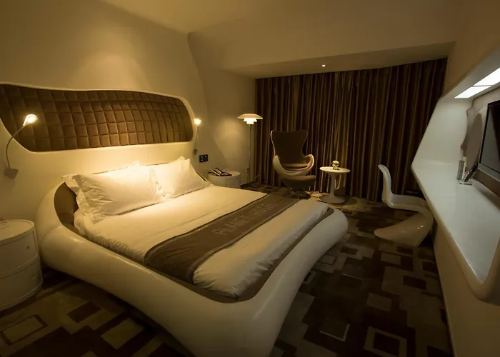 Guangzhou Planet Hotel