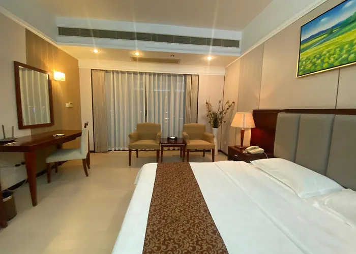 Yinfeng Hotel Guangzhou North Station Branch, Huacheng Road Subway Station Branch