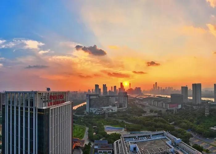 Guangzhou Pazhou Ln Dongfang Hotel-Free Shuttle Bus To The Pazhou Convention Complex During Canton Fair Period