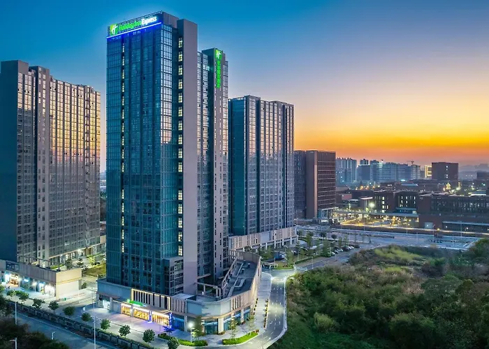 Holiday Inn Express Guangzhou University Town - Shuttle Service During Canton Fair - Free Morning & Evening Transfers To Or From Canton Fair Complex
