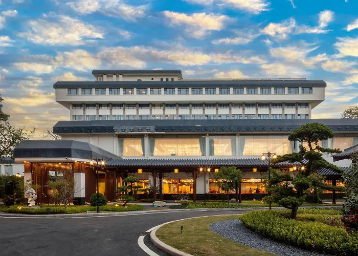 Guangdong Yingbin Hotel-Free Canton Fair Shuttle Bus