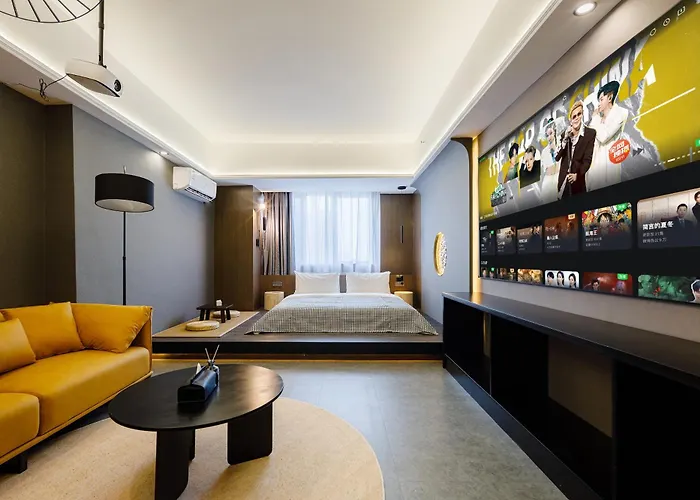 Banana Hotel