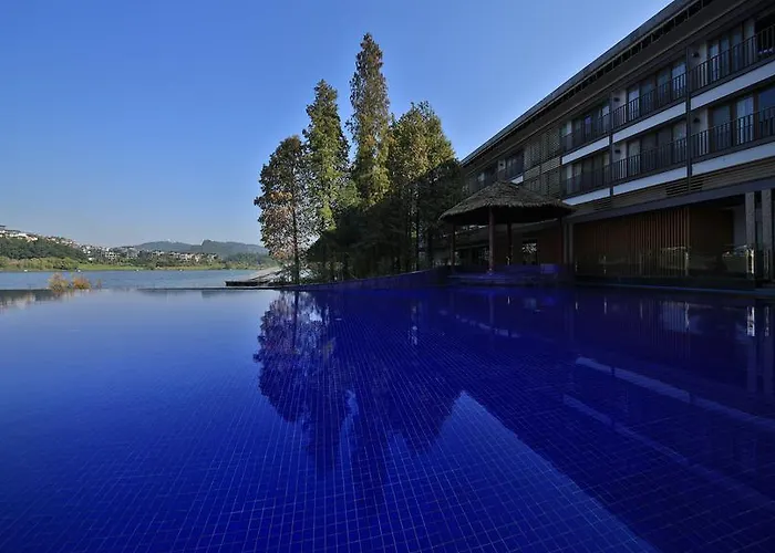 Baiyun Lakeside Hotel