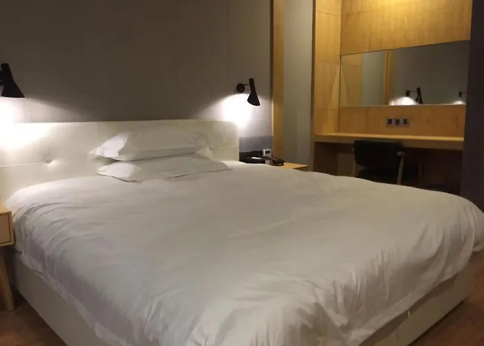 Lifu Hotel - Ke Cun Railway Station