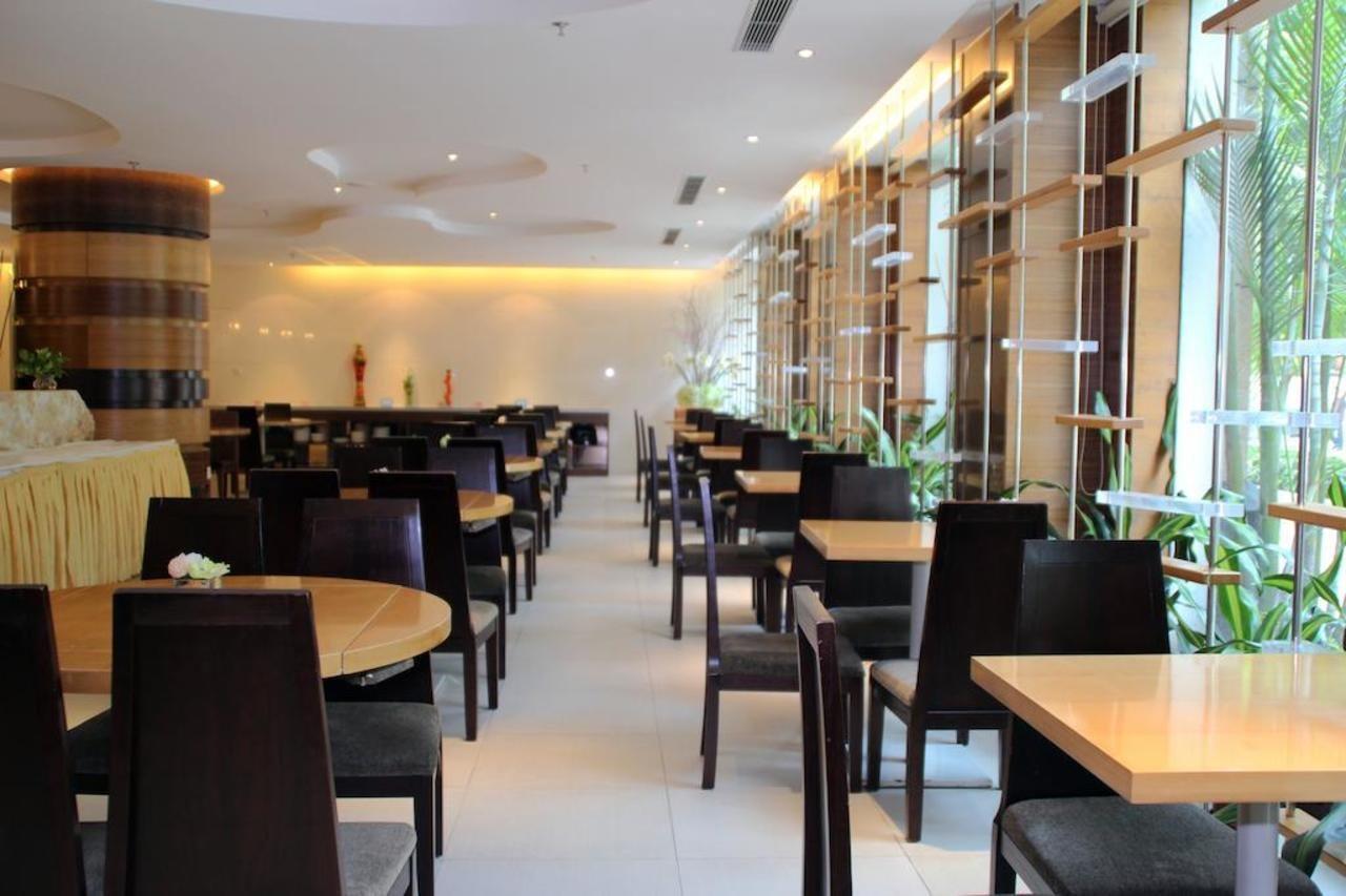 Poly Hotel,