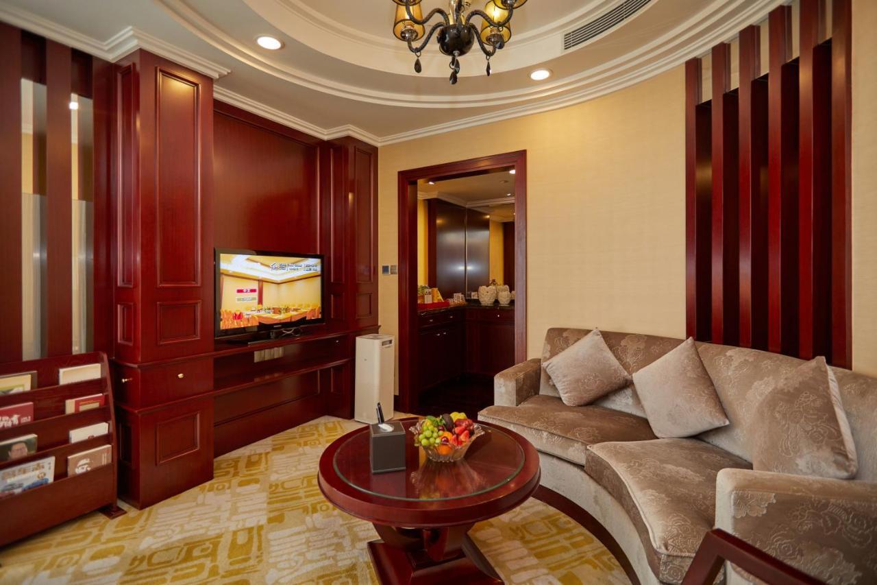 Hotel Soluxe - Overseas Buyers Registration Service&canton Fair Free Shuttle Bus 15 Apr To 05 5*
