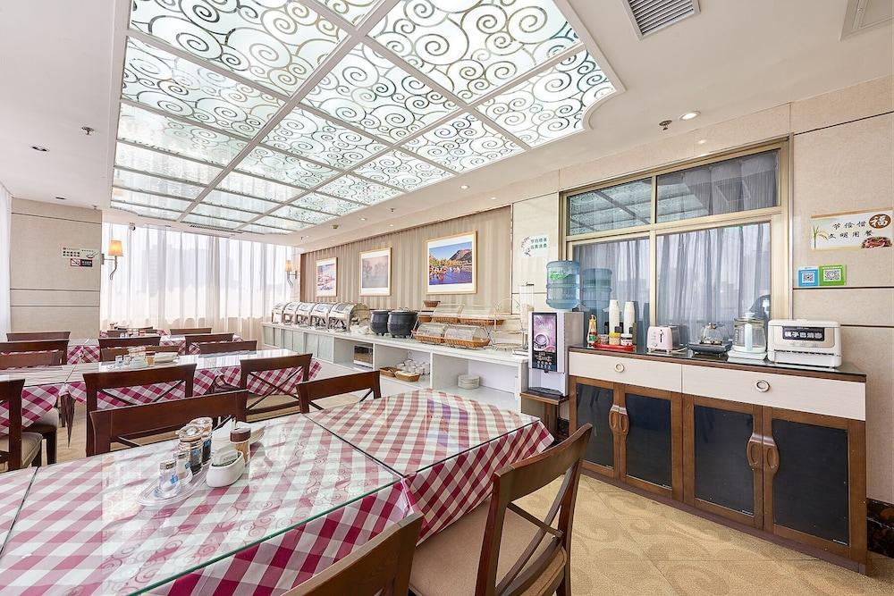 Hotel Kaiserdom Huayue 3*