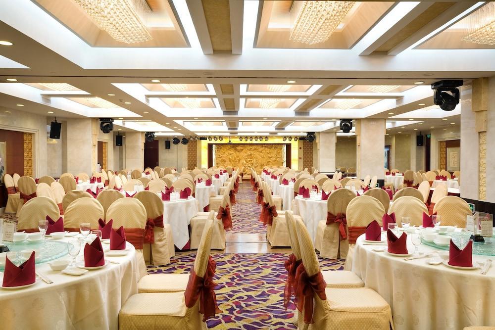 Yanling Hotel 4*