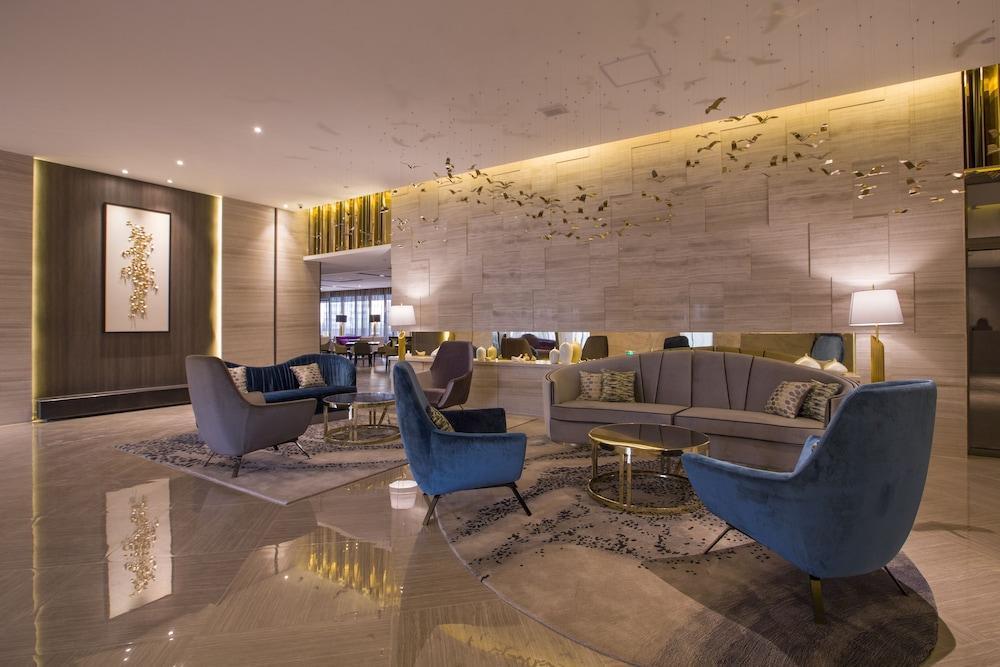 Centre Hotel 4*