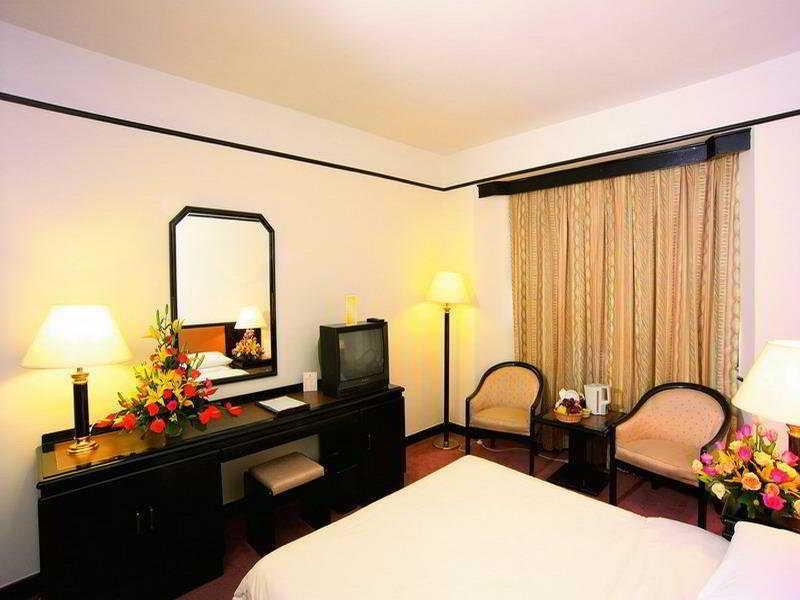 Hotel Zhujiang Overseas 3*