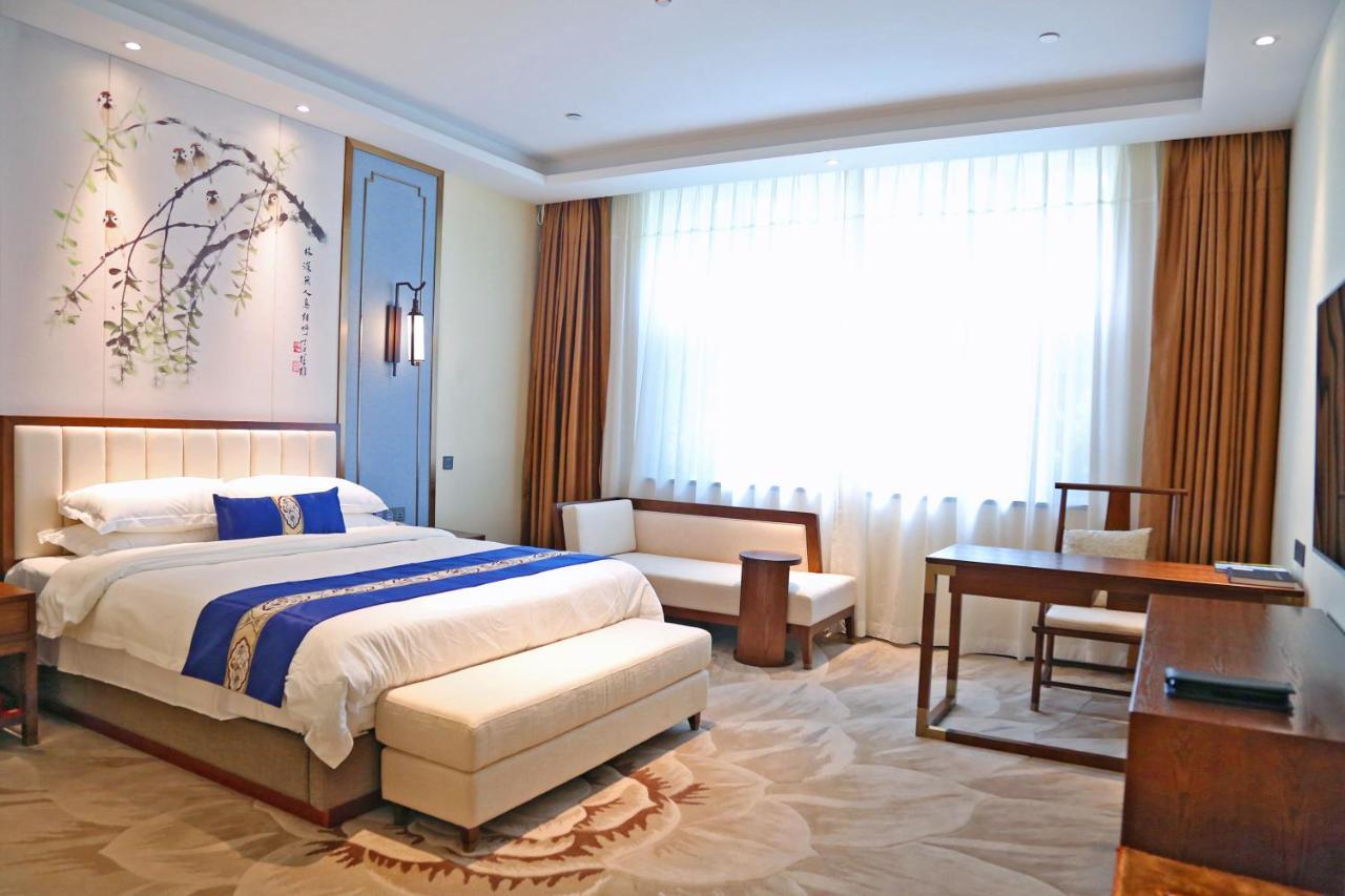 Guangdong Yingbin Hotel-free Fair Shuttle Bus 4*