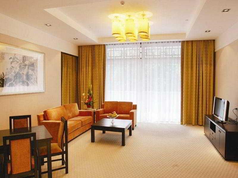 Guangdong Yingbin Hotel-free Fair Shuttle Bus Hotel