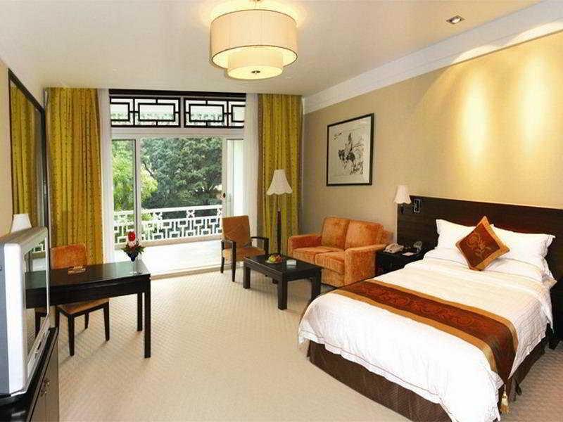 Guangdong Yingbin Hotel-free Fair Shuttle Bus 4* Guangzhou