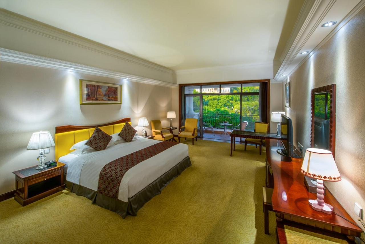 Hotel Phoenix 5*
