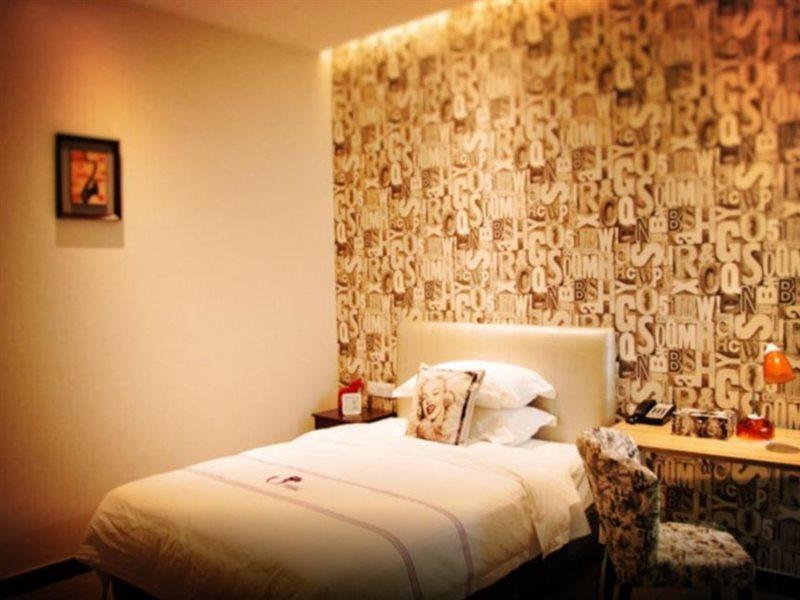 J Town Hotel 3*