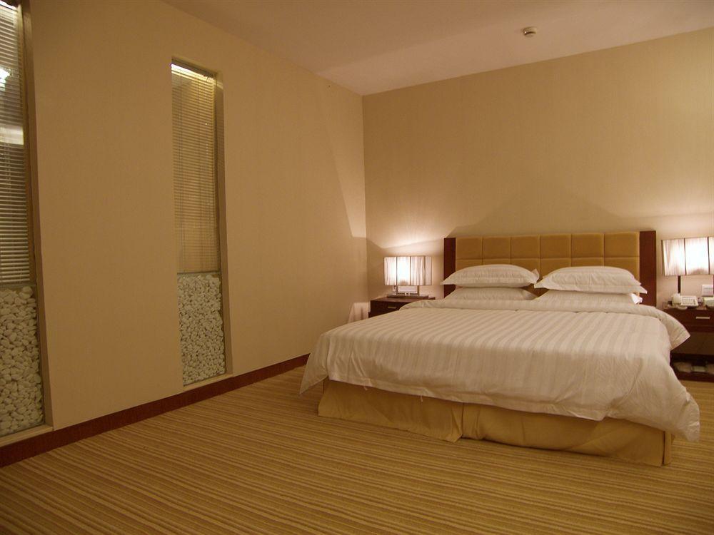 Long Zhou Grand 4*