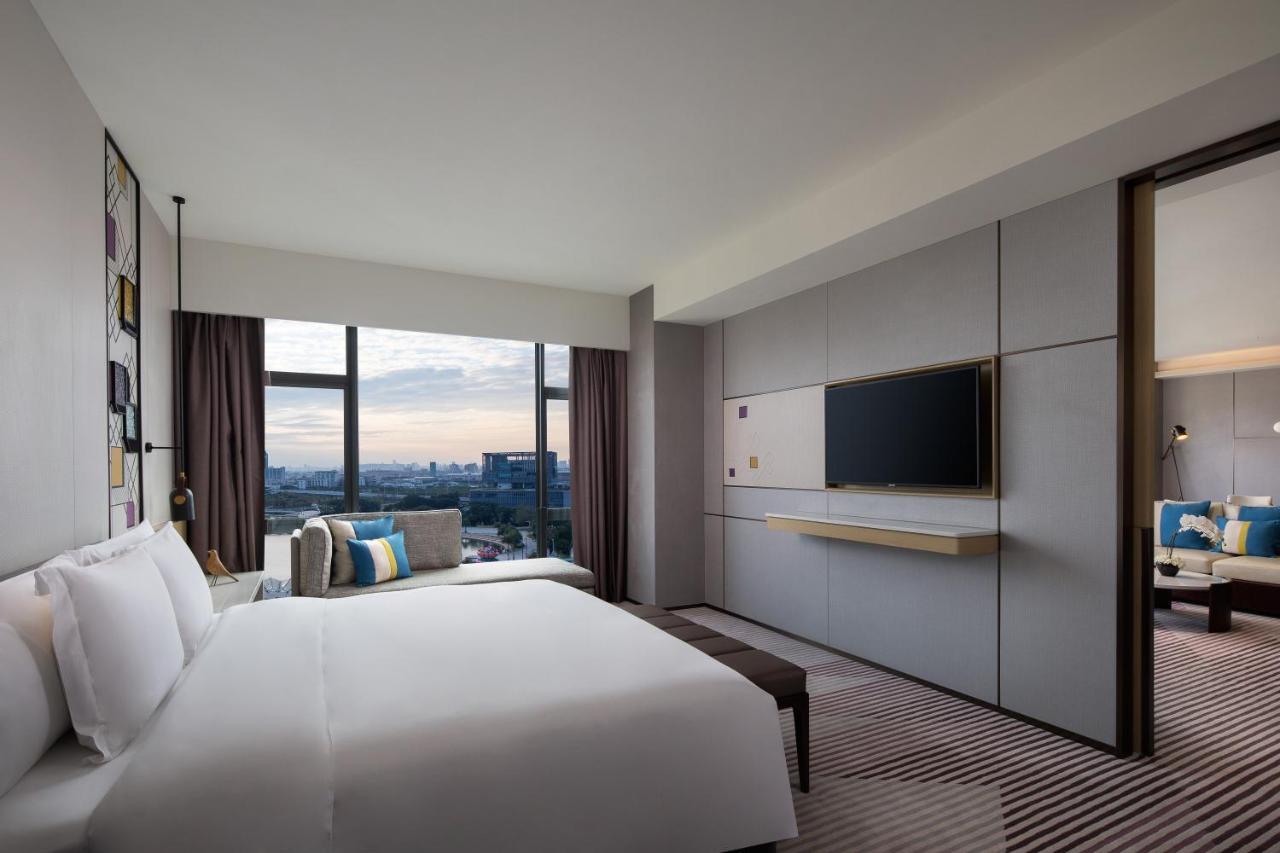 Hotel Crowne Plaza Foshan Nanhai - An Ihg -free Fair Shuttle Bus &live Music Performance Guangzhou