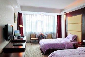 Junshan Hotel 3*