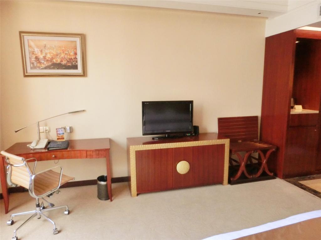 Yue Xiu Hotel 4*