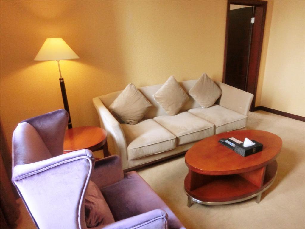 Yue Xiu Hotel 4*