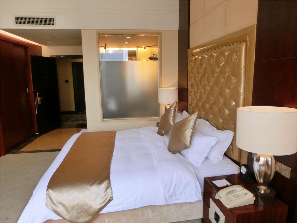 Yue Xiu Hotel 4*