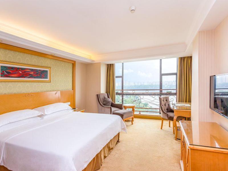 Vienna Panyu Dashi Qiao Hotel 3*