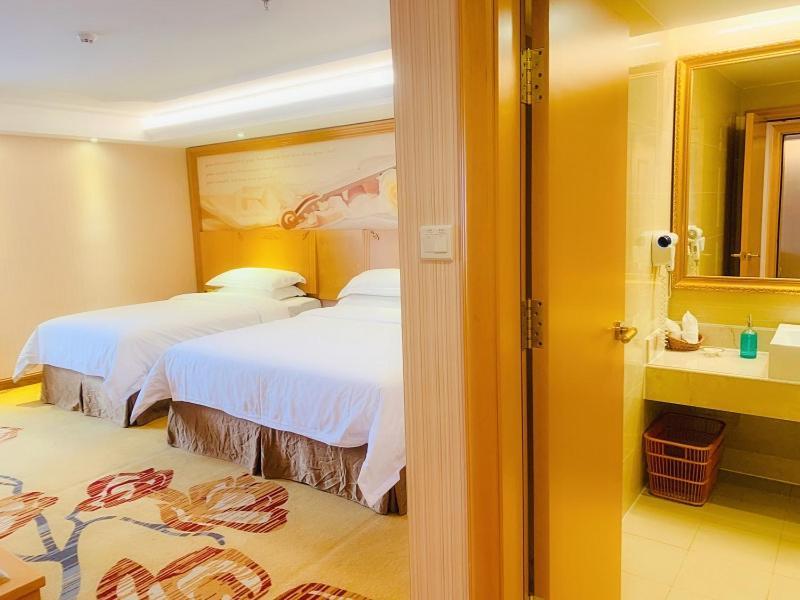 Vienna International Panyu Bridge Center International Hotel 3*