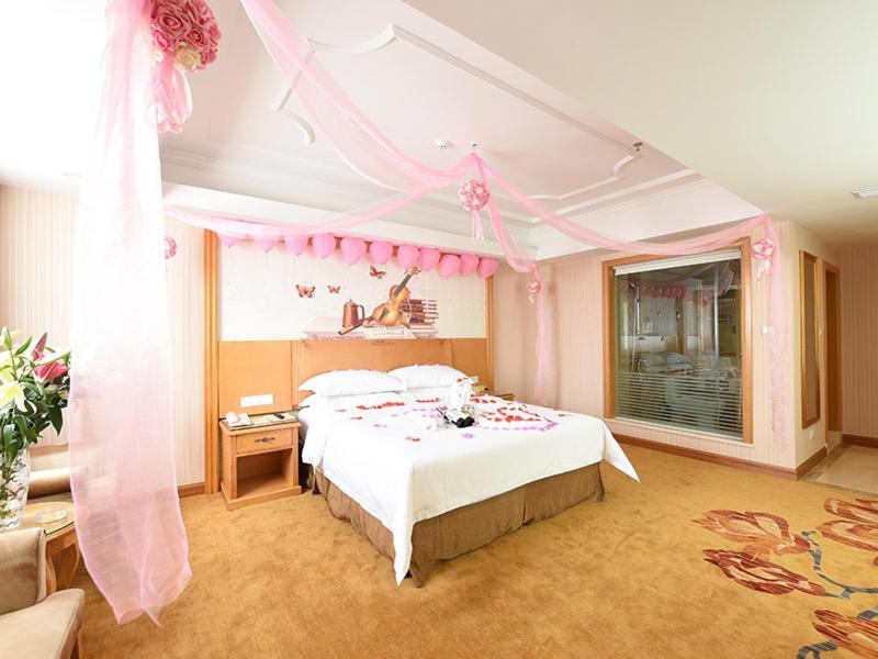 Vienna International Panyu Bridge Center International Hotel