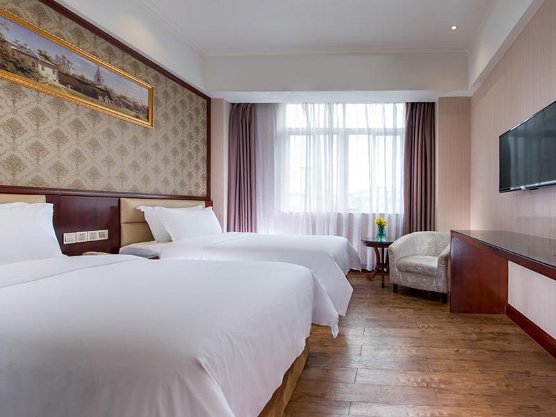 Vienna Shiqiao Metro Station Hotel