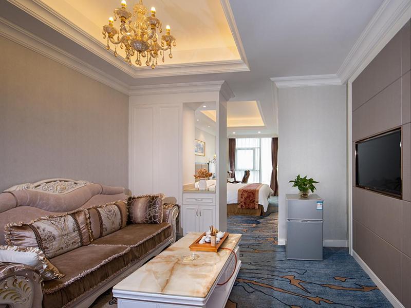 Vienna International Shijin Hotel