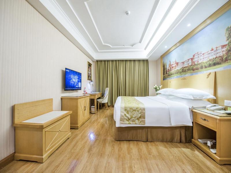 Vienna International Panyu Bridge Center International Hotel