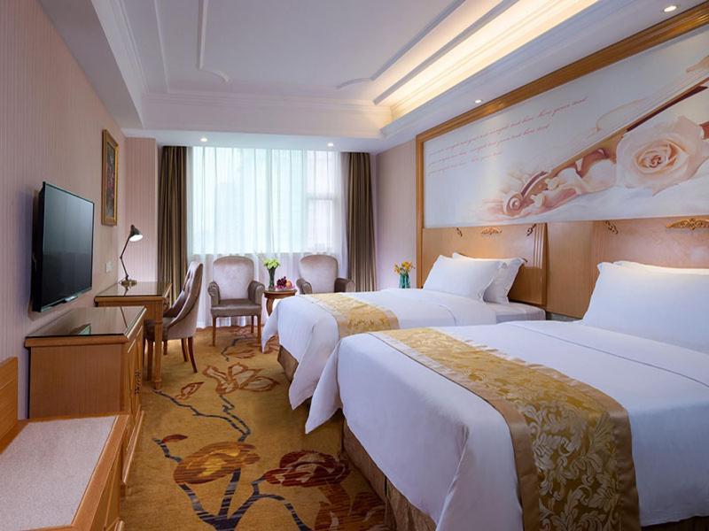 Vienna International Panyu Bridge Center International Hotel 3*