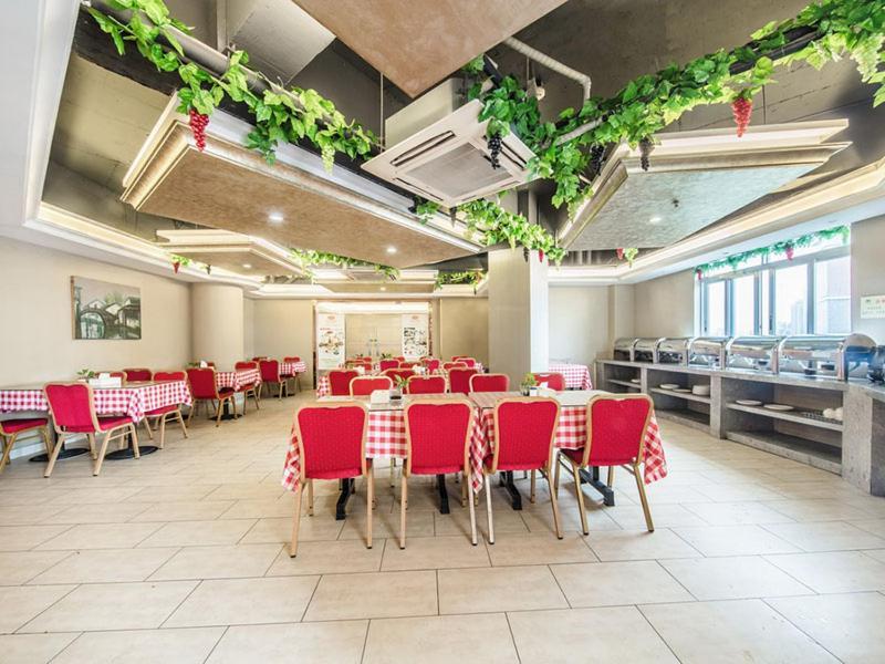Hotel Vienna Shiqiao Metro Station 3*